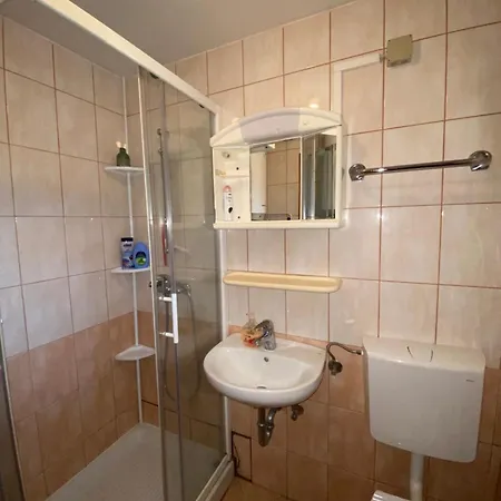 Hiska Nisa Catez ob Savi